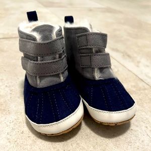 Old Navy faux suede winter baby booties - 3-6 months
